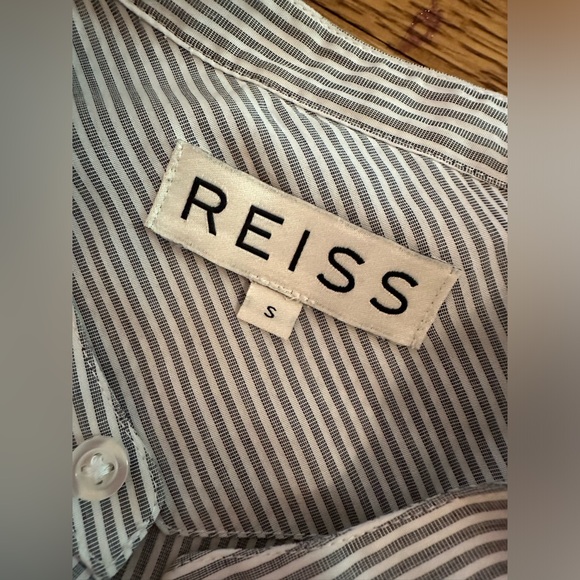 Bundle of Name Brand Men’s Button-ups - Picture 4 of 7